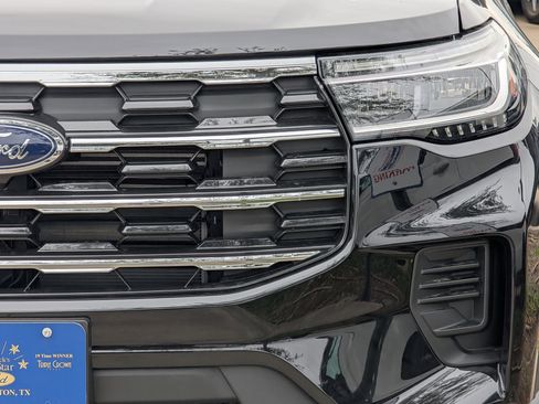 New 2026 Ford Explorer Active RWD image 8