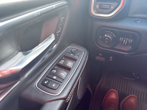 Used 2022 RAM 1500 Laramie w/ Sport Appearance Package image 18