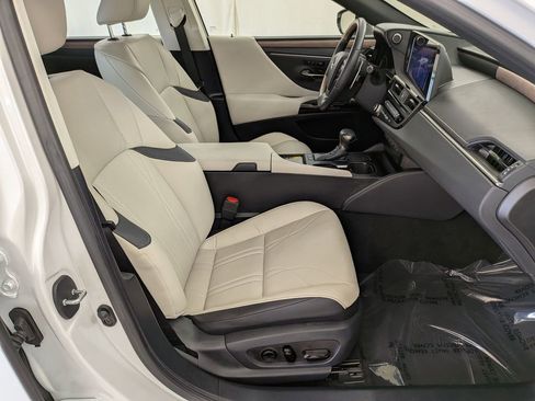 Used 2024 Lexus ES 300h w/ Technology Package FWD image 34