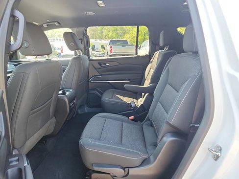 Certified 2025 Chevrolet Traverse LT FWD image 8