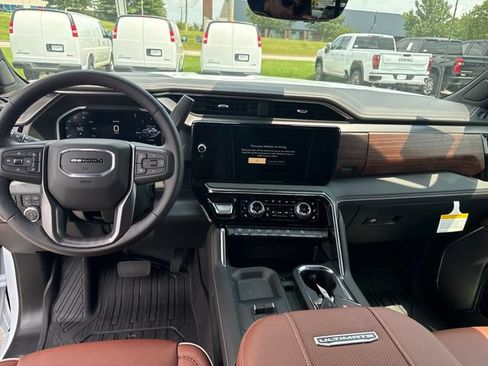 New 2026 GMC Sierra 2500 Denali Ultimate AWD/4WD image 15