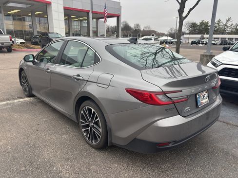 Used 2025 Toyota Camry XLE image 4
