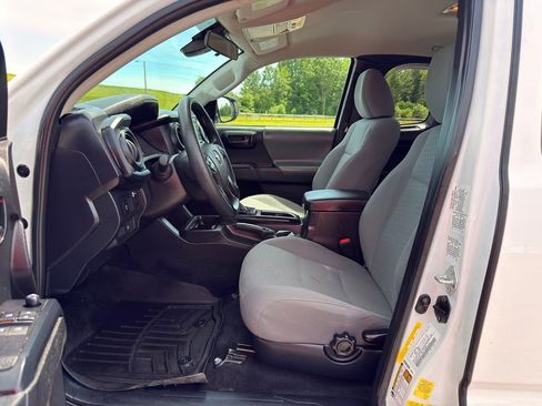 Used 2022 Toyota Tacoma SR AWD/4WD image 16