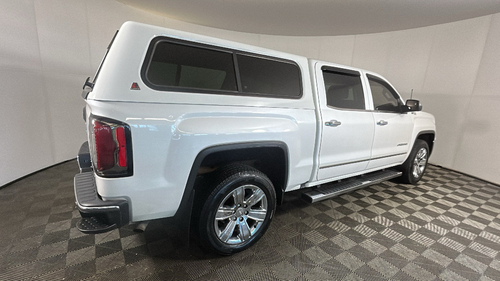 Used 2017 GMC Sierra 1500 SLT AWD/4WD image 3