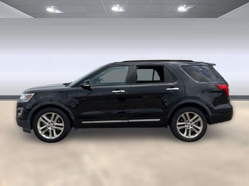 Used 2017 Ford Explorer Limited w/ Equipment Group 301A FWD image 2