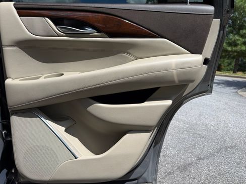 Used 2017 Cadillac Escalade Luxury RWD image 47