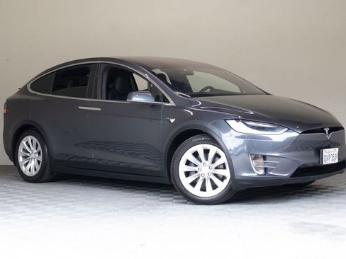 Used 2018 Tesla Model X 100D AWD/4WD image 2