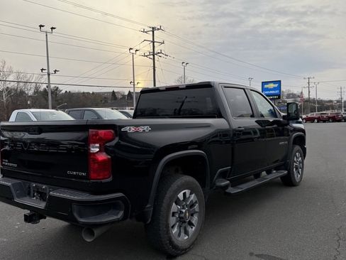 Used 2025 Chevrolet Silverado 2500 Custom w/ Custom Value Package image 4