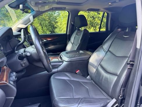 Used 2017 Cadillac Escalade Luxury AWD/4WD image 10