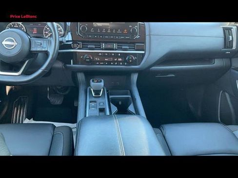 Certified 2025 Nissan Pathfinder SL image 16