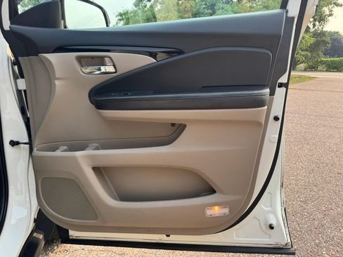 Used 2016 Honda Pilot Touring image 32