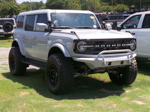 Used 2026 Ford Bronco Outer Banks AWD/4WD image 2