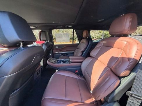 New 2025 Lincoln Navigator Reserve image 12