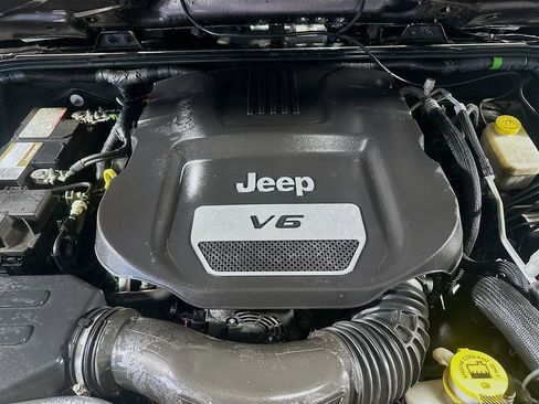 Used 2017 Jeep Wrangler Unlimited Sahara image 27