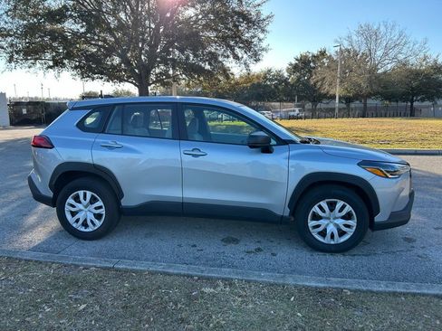 Used 2024 Toyota Corolla Cross L image 6