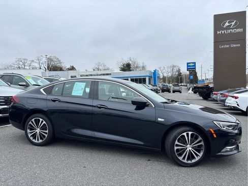 Used 2020 Buick Regal Essence image 3