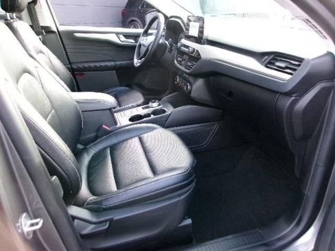 Certified 2022 Ford Escape SEL image 3