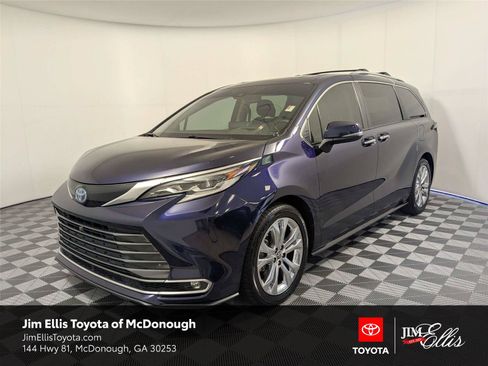 Certified 2022 Toyota Sienna Platinum FWD image 1