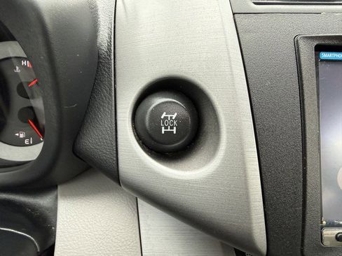 Used 2007 Toyota RAV4 Limited AWD/4WD image 26