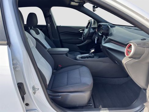 Used 2024 Chevrolet Trax RS w/ Driver Confidence Package image 30