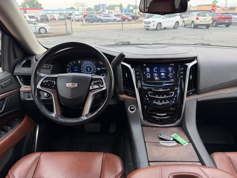Used 2019 Cadillac Escalade Premium Luxury AWD/4WD image 25