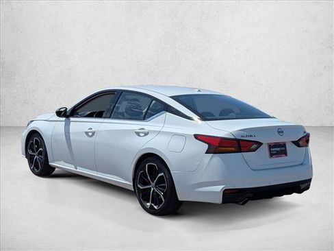 Used 2024 Nissan Altima 2.5 SR FWD image 8