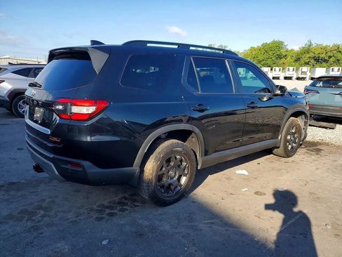 Used 2024 Honda Pilot TrailSport image 3