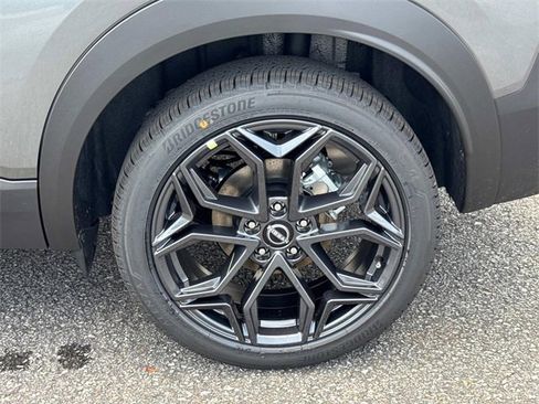 New 2025 Nissan Kicks SR image 11