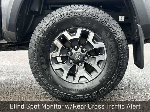 Used 2021 Toyota Tacoma TRD Off-Road w/ Technology Package AWD/4WD image 11