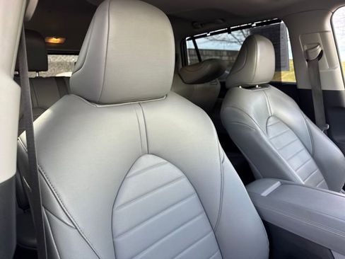 Used 2023 Toyota Highlander XLE image 25