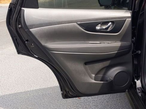 Used 2017 Nissan Rogue SL w/ SL Premium Package image 28