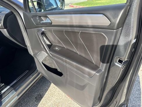 Used 2023 Volkswagen Tiguan SE R-Line image 26