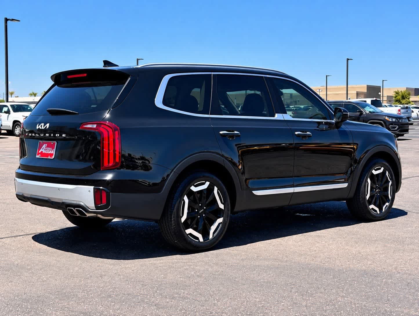 Used 2023 Kia Telluride S FWD image 7