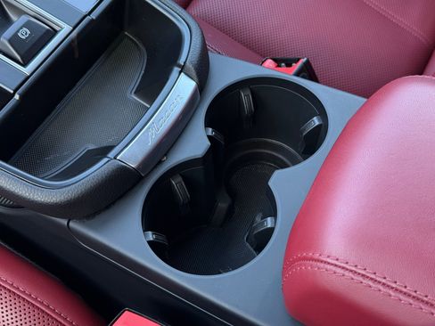 Certified 2025 Porsche Macan image 23