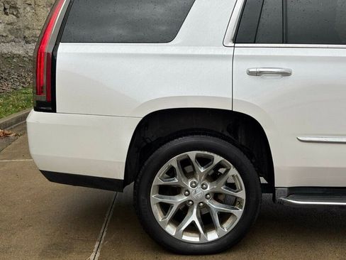 Used 2016 Cadillac Escalade Luxury image 38