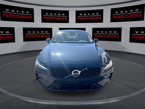 Used 2023 Volvo S60 B5 Plus w/ Climate Package image 3