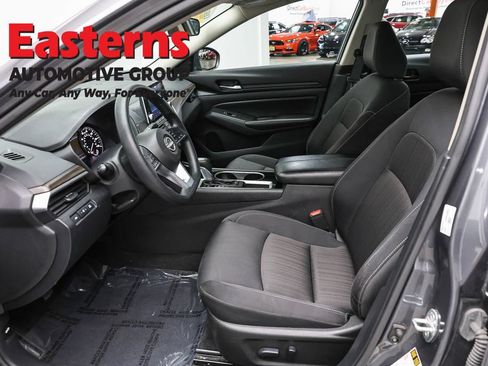 Used 2024 Nissan Altima 2.5 SV FWD image 14