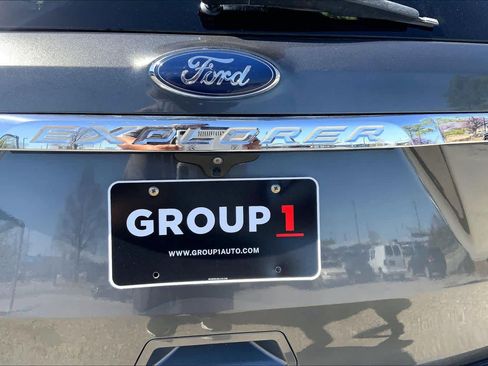 Used 2018 Ford Explorer XLT w/ Equipment Group 201A image 10