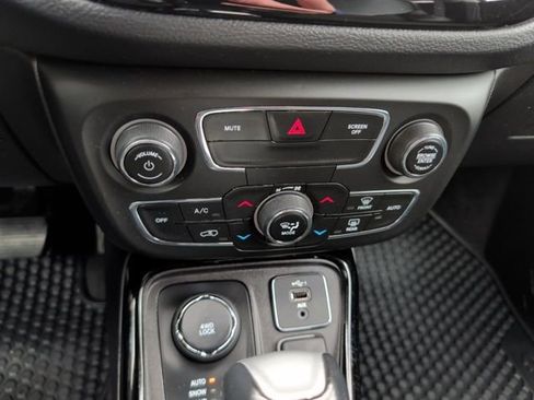 Used 2020 Jeep Compass Latitude AWD/4WD image 25