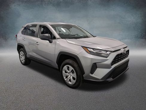 Used 2024 Toyota RAV4 LE AWD/4WD image 3