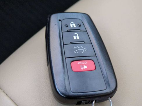 Used 2023 Toyota RAV4 XLE Premium image 36