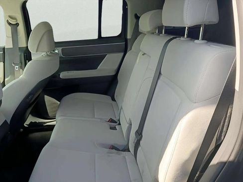 Used 2025 Hyundai Santa Fe SE FWD image 9