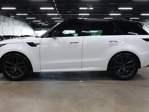 Used 2024 Land Rover Range Rover Sport Dynamic SE AWD/4WD image 2