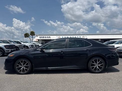 Used 2023 Toyota Camry SE FWD image 2