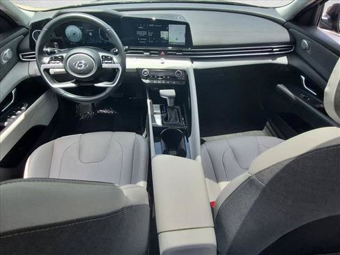 Used 2023 Hyundai Elantra Limited FWD image 18
