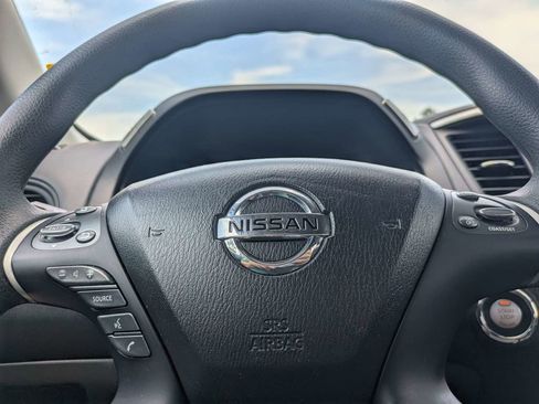 Used 2018 Nissan Pathfinder S AWD/4WD image 30