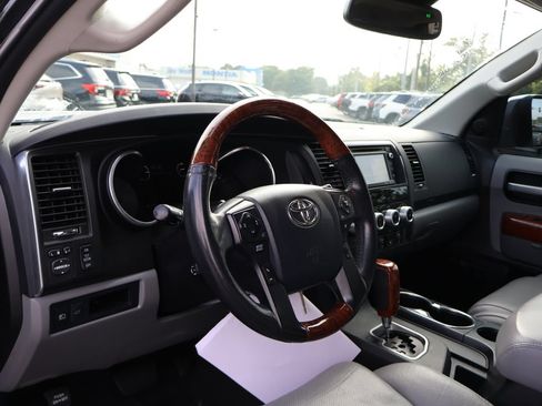Used 2019 Toyota Sequoia Platinum AWD/4WD image 17