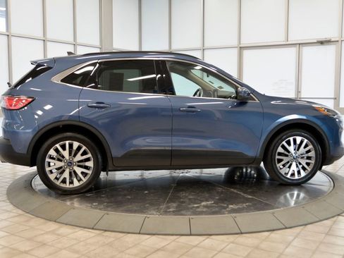 Used 2020 Ford Escape Titanium image 9