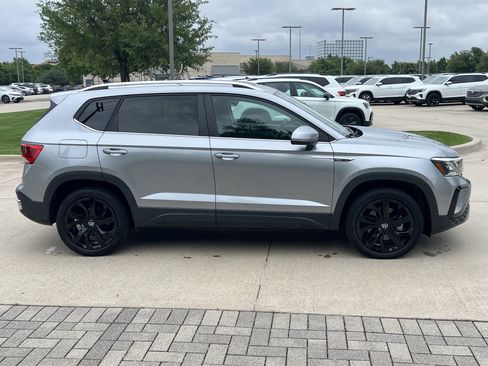 Certified 2023 Volkswagen Taos SE w/ Panoramic Sunroof Package FWD image 11