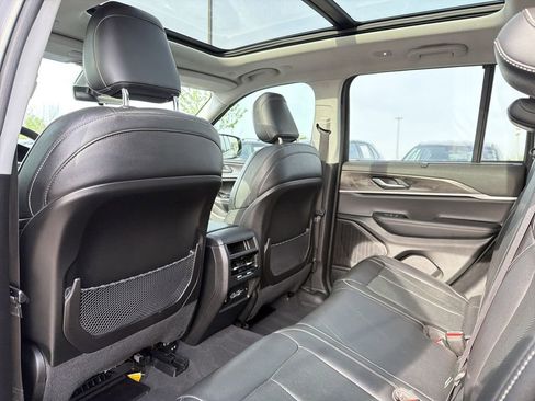 Used 2023 Jeep Grand Cherokee Limited w/ Luxury Tech Group II AWD/4WD image 12